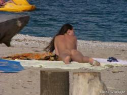 Nude girls on the beach - 211 25/49