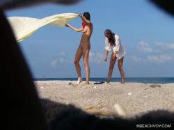 Nude girls on the beach - 211 32/49