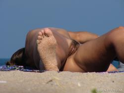Nude girls on the beach - 254 5/43