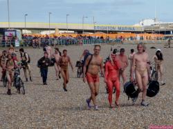 Nude couples fflashing their bodies on cycling tour 20/33
