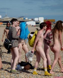 Nude couples fflashing their bodies on cycling tour 25/33