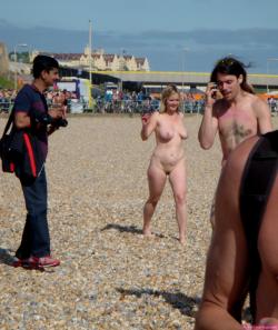 Nude couples fflashing their bodies on cycling tour 29/33