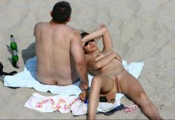 Couples on the beach(40 pics)