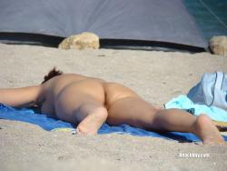 Nude girls on the beach - 346 30/49