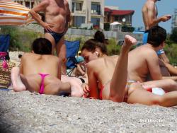 Topless girls on the beach - 256 34/39