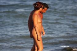 Nude girls on the beach - 272 14/32