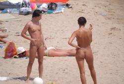 Nude girls on the beach - 257 - small tits 21/39