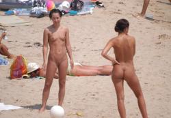 Nude girls on the beach - 257 - small tits 22/39