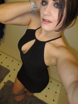 Naked selfies of beautiful short haired brunette 3/27