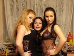Hot russian amateur posing with her lesbo friends 37/136