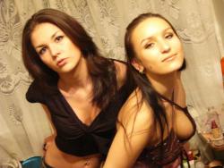 Hot russian amateur posing with her lesbo friends 118/136