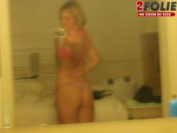 Blondie takes selfshots 26/39