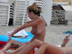 Topless girls on the beach -  009 3/47