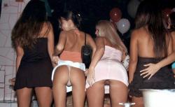 Upskirt pussy while the girls are more or less unaware(36 pics)