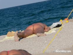 Nude girls on the beach - 097 3/49