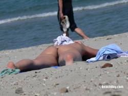 Topless girls on the beach - 053(49 pics)
