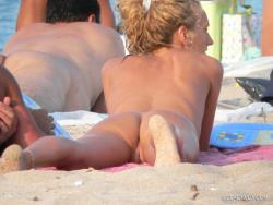 Nude girls on the beach - 325 20/27