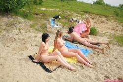 3 girls nude at the lake 36/39