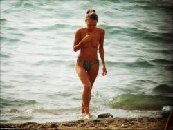 Nude girls on the beach - 127 46/49