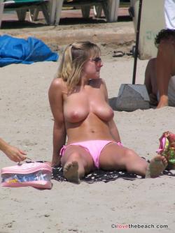 Topless girls on the beach - 034 15/47