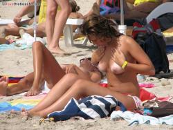 Topless girls on the beach - 034 42/47