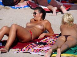 Topless girls on the beach - 270 6/38
