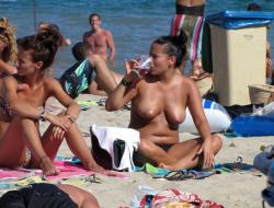 Topless girls on the beach - 270 8/38