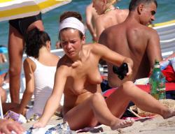 Topless girls on the beach - 270 26/38