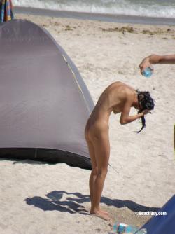 Nude girls on the beach - 100 15/29