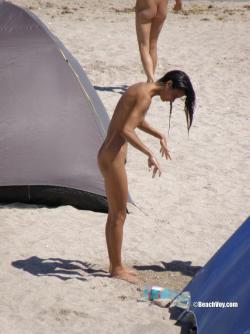 Nude girls on the beach - 100 17/29