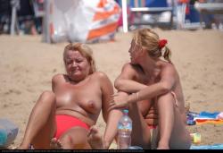 Topless girls on the beach - 289 - part 2 27/38