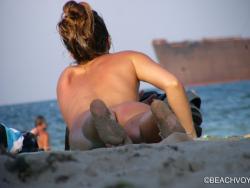 Nude girls on the beach - 164 33/49