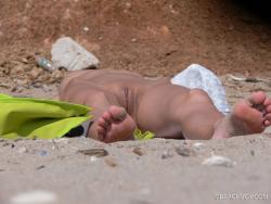 Nude girls on the beach - 308 5/40