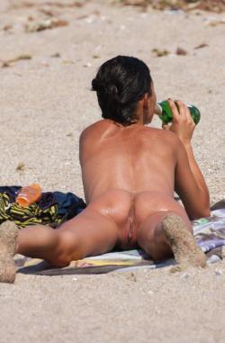 Nude girls on the beach - 145 31/35