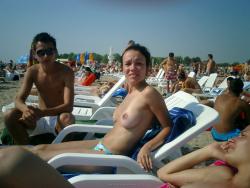 Topless girls on the beach - 043 24/27