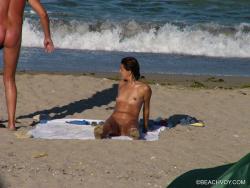 Nude girls on the beach - 175 16/48