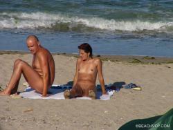 Nude girls on the beach - 175 17/48