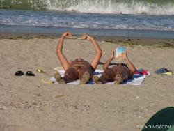 Nude girls on the beach - 175 25/48