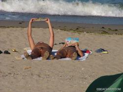Nude girls on the beach - 175 27/48