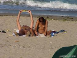 Nude girls on the beach - 175 28/48