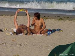 Nude girls on the beach - 175 30/48