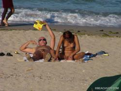 Nude girls on the beach - 175 31/48