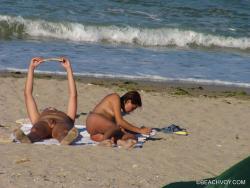 Nude girls on the beach - 175 34/48