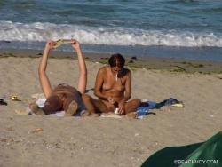 Nude girls on the beach - 175 32/48