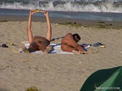 Nude girls on the beach - 175 37/48