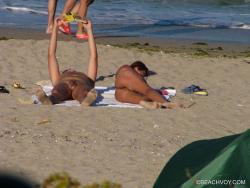 Nude girls on the beach - 175 36/48
