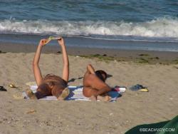 Nude girls on the beach - 175 38/48