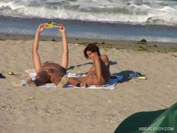 Nude girls on the beach - 175 43/48