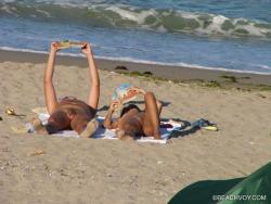 Nude girls on the beach - 175 46/48