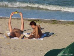 Nude girls on the beach - 175 44/48